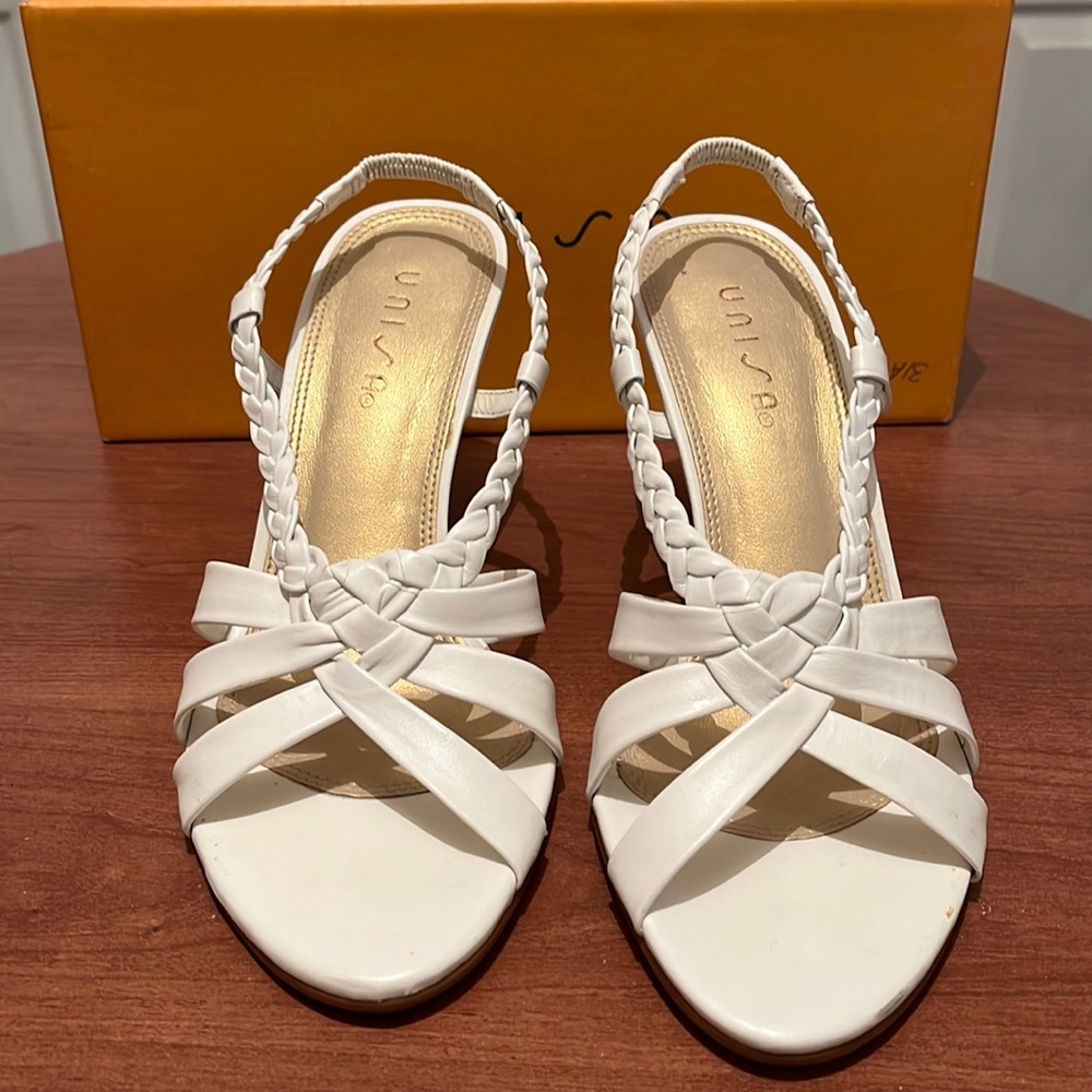 Unisa Heir White Sandals- size 8.5